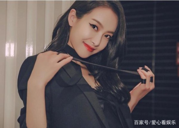 从小有极强的舞蹈天赋，后被星探挖掘，如今演艺事业一帆风顺