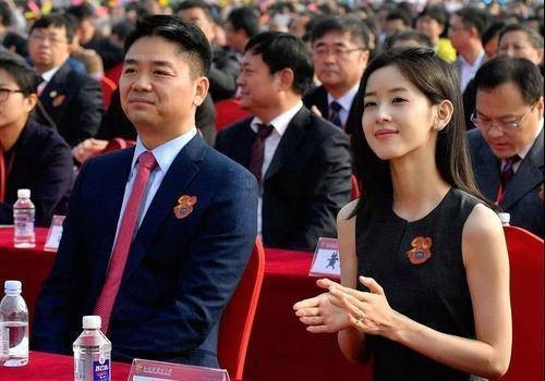 17岁拍时尚片的她，成名后嫁香港富商，老公因没有后代延续而烦恼