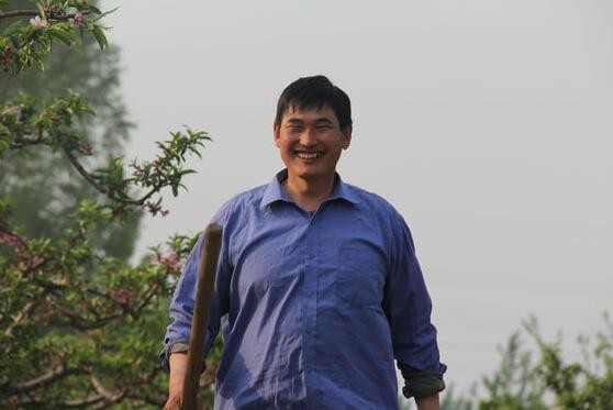 草帽姐与大衣哥同为草根明星，走红后开的车完全不一样