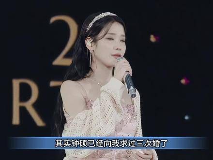 iu终于接受李钟硕的求婚啦，这对小情侣撒糖真是甜到心坎里啦！