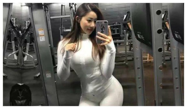 健身房私人女教练，阳光专业又敬业，网友：做她学员真幸福！