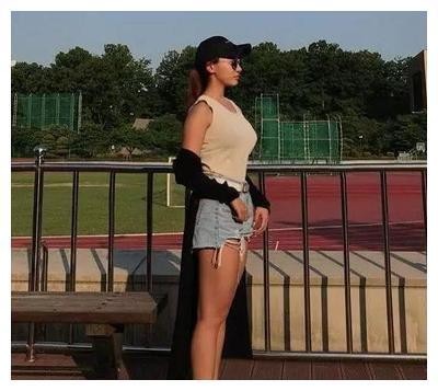 健身房私人女教练，阳光专业又敬业，网友：做她学员真幸福！