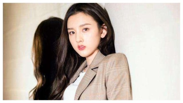 娱乐圈这些明星艺名很独特，名与姓与真名都不同，成龙大哥上榜