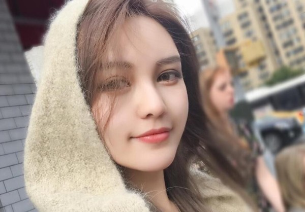 周扬青照片