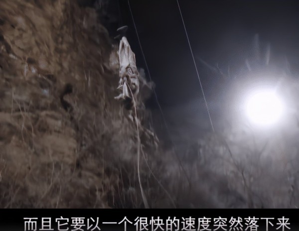 肖战选秀时期威亚照首曝光，动作帅气已有星相，网友评价太搞笑