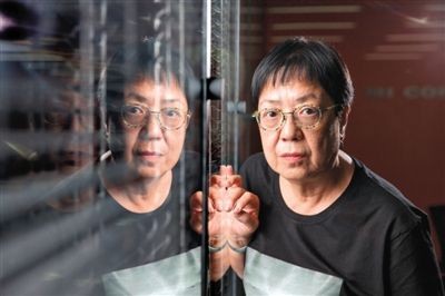 面对影片的种种质疑,许鞍华称好与坏都是正常的,能引发争议才是对电影最好的。新京报记者 郭延冰 摄