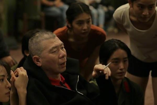 盘点娱乐圈明星站队事件，冯小刚至今被骂，胡歌口碑受损