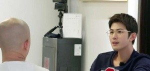 陈学冬包贝尔比拼厨艺 “护爹神娃”包饺子上线