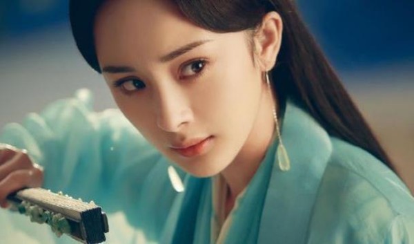 继谢娜杨幂何炅之后，又一位女星粉丝数破亿，颜值满分演技零分