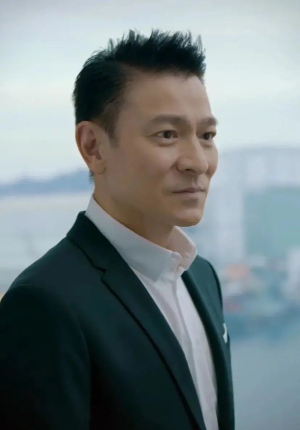 刘德华视频账号粉丝破1400万，贾玲最兴奋，得华仔亲口喊玲儿