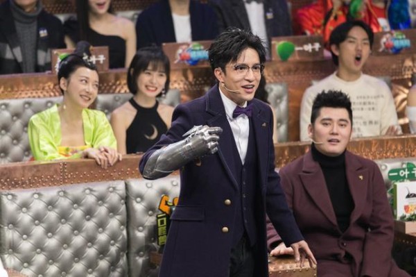 娱乐圈又添神婆，李小璐出轨莫小棋早就知道甚至警告过贾乃亮