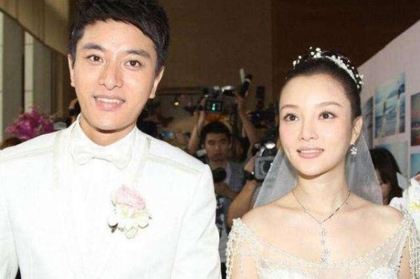 娱乐圈又添神婆，李小璐出轨莫小棋早就知道甚至警告过贾乃亮