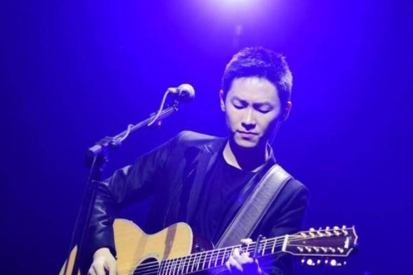 华语乐坛4位“新生代翘楚”，华晨宇垫底，他能否扛起摇滚大旗？