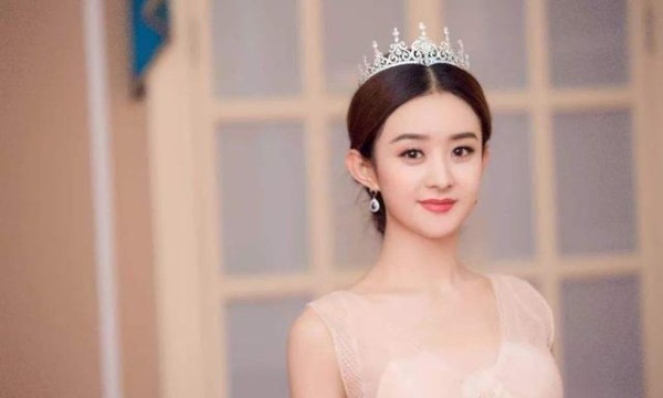 “小花”赵丽颖，从草根逆袭成一线明星，背后的辛酸自己才懂