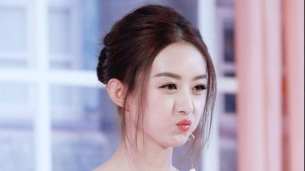 “小花”赵丽颖，从草根逆袭成一线明星，背后的辛酸自己才懂