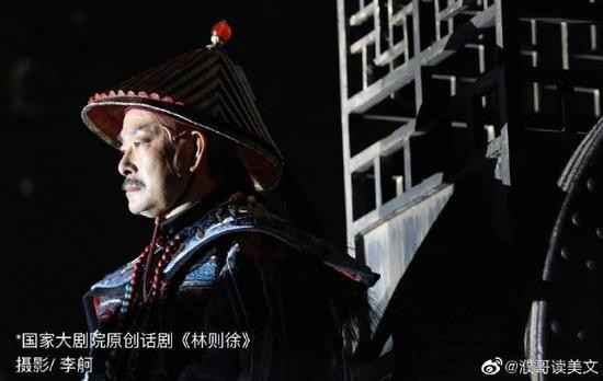 (图说:濮存昕出名后仍活跃在话剧舞台)