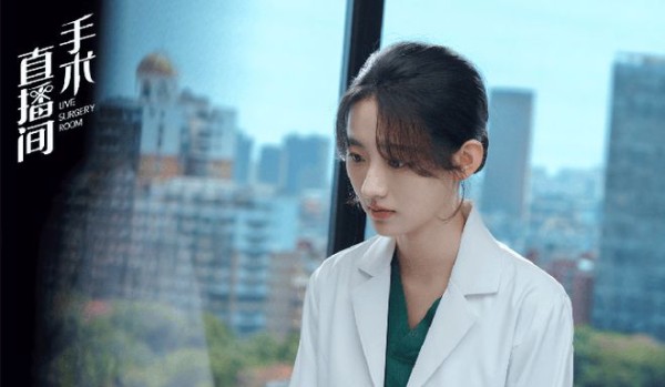 《手术直播间》谢伊人扮演者：杨雨潼个人资料，与张嘉元传过绯闻