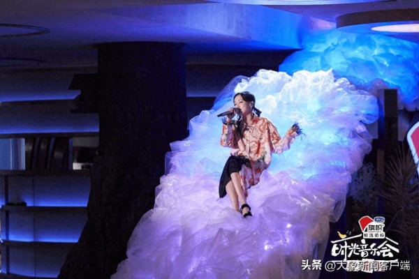 “时光音乐人”翻唱时代金曲<strong></p> <p>邓紫棋</strong>，邓紫棋走心演绎《李香兰》