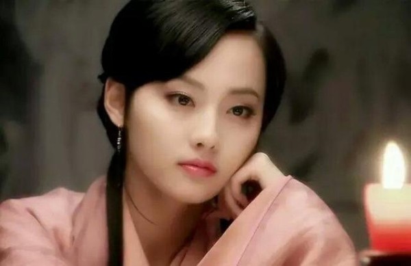 张嘉倪被宠成小公主如今怀二胎，老公买超背景强大跟王思聪是好友