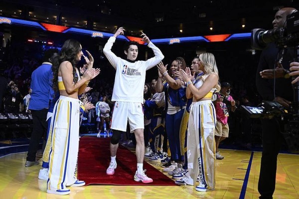 表现不如去年但现场致敬偶像，王鹤棣连续第二年出战NBA全明星名人赛