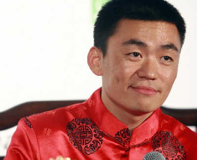 影视红人王宝强主讲《名人讲堂》引发了不少争议