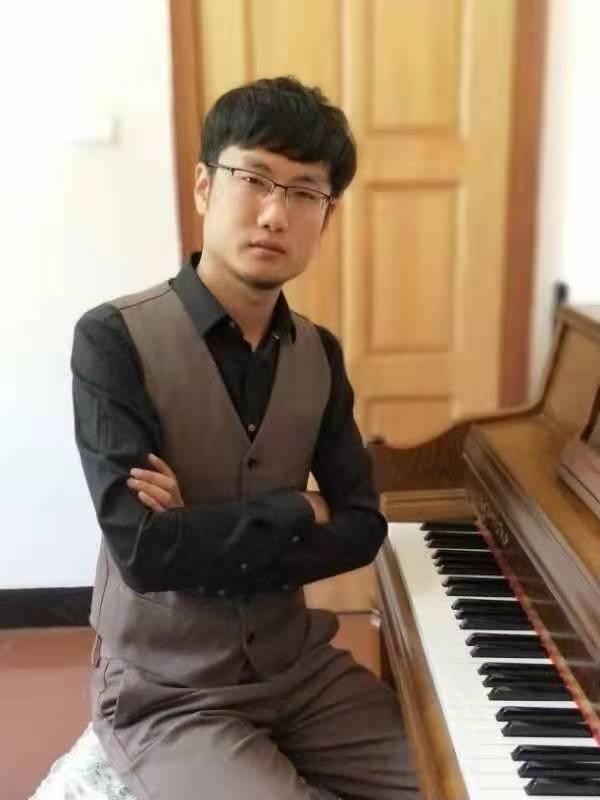 因偶像改变了自己的人生轨迹，立志让音乐感染更多人的襄阳小伙