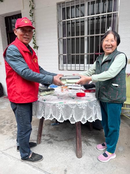 银发生辉 桑榆为霞映山村