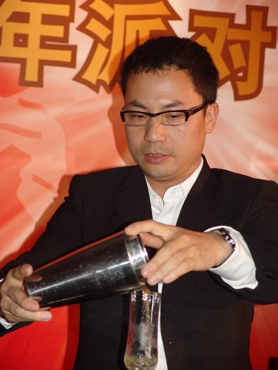组图：苏有朋马艳丽等众星云集ok杂志新年派对