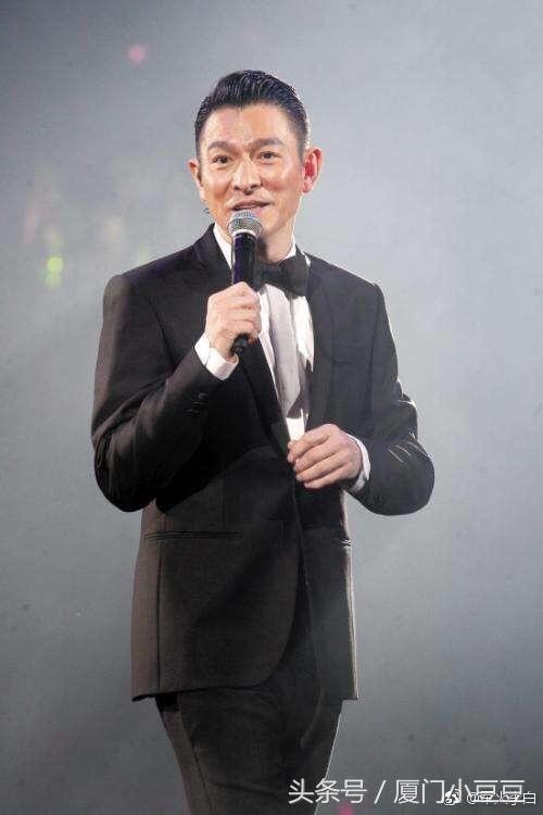 刘德华从年轻到56岁的时光照片, 从年轻天王走向老男神的过程