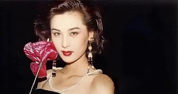中国第一代超模，颜值气质堪比李嘉欣，美得让人不敢直视！