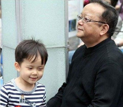 “老来得子”的5位明星，刘德华王刚上榜，而他却与女儿差78岁！