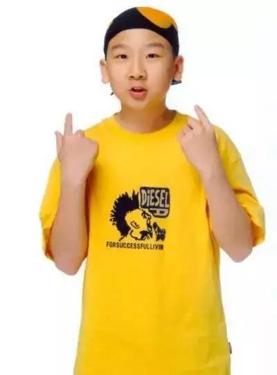七岁成名, 众多大咖曾为他作配, 多次上春晚, 今长残做幕后无人识