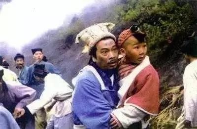 七岁成名, 众多大咖曾为他作配, 多次上春晚, 今长残做幕后无人识