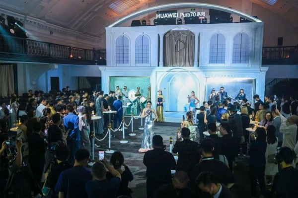 华为Pura 70锐意风尚之夜闪耀上海，不愧是时尚圈新名片