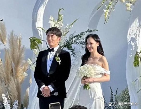 39岁知名演员大婚阵仗大，满桌海鲜配茅台，浙江婚宴菜色引争议