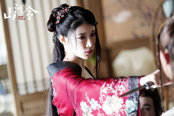 柯乃予新剧《山河令》开播 红衣艳鬼造型亮相惊艳
