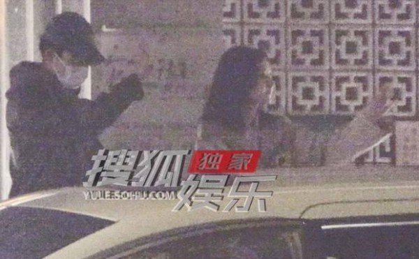 景甜张晚意深夜火锅之约：戏外的默契与温暖
