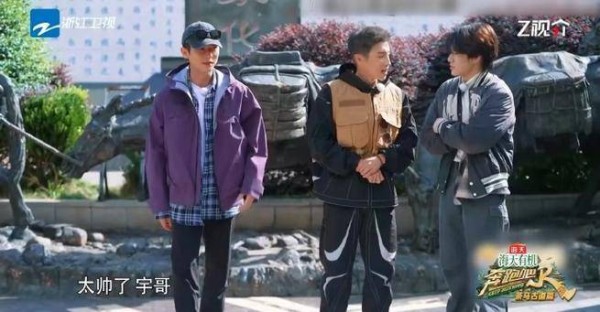 陈小春高瀚宇舞台默契十足，私下相处也十分融洽