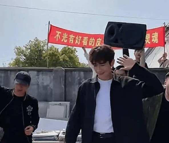 闹大了！林更新朋友圈被爆，你们来鉴定下，他们只是营业？