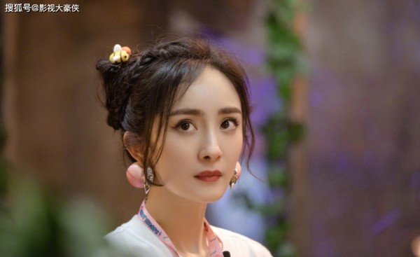 杨幂晒日常饮食，看清菜品后，网友：我起码能吃三碗