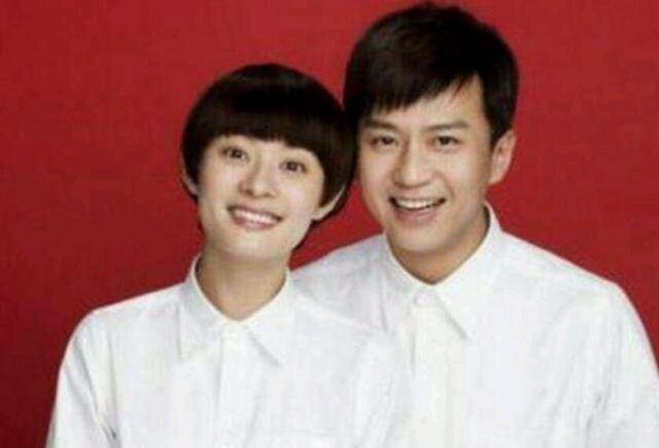 明星们的素颜结婚证件照,最后一对太不正经了!