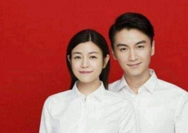 明星们的素颜结婚证件照,最后一对太不正经了!