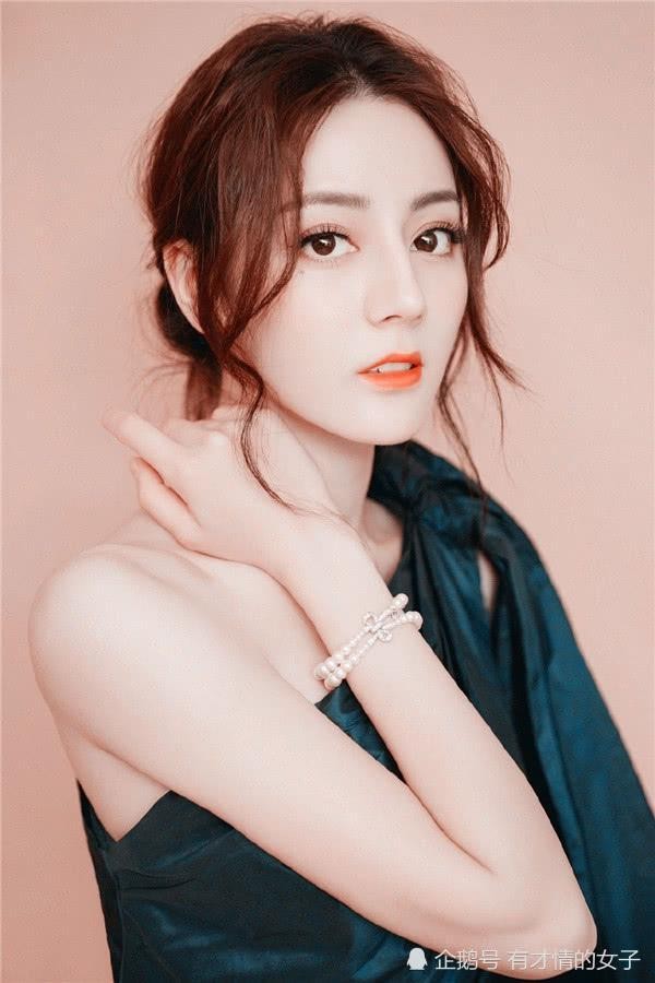 挤掉杨幂力压热巴，新晋话题女王诞生，网友：实至名归