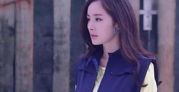 娱乐圈这两位女星被称为话题女王, 内心如此强大, 不得不让人佩服