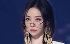 张靓颖，这眼镜一戴人师感太美了。