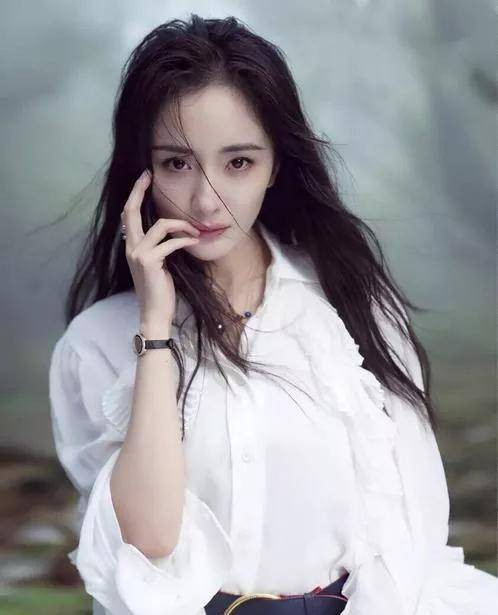 杨幂拒绝规则，勇于做自己，这样的女孩子不多了
