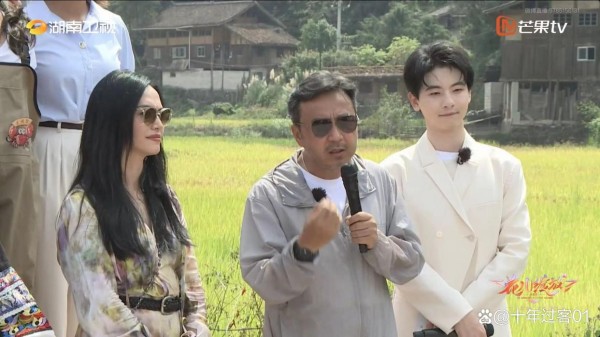 汪涵白发亮相，岁月痕迹惹热议，不老神话破灭