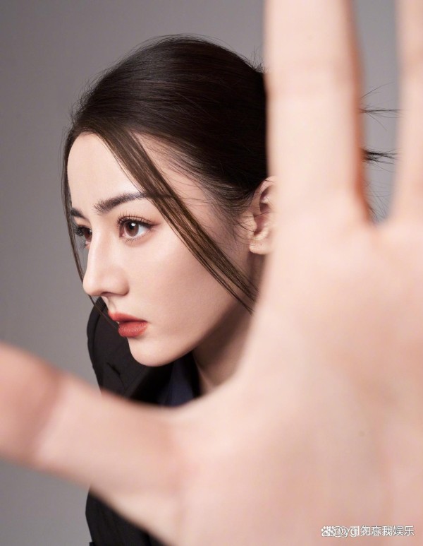 迪丽热巴粉丝管理团队引发热议开放接呐粉丝建议能否改进明星形象
