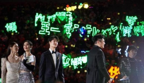收视率曲线图来了！肖战跨零点时大涨，王一博不愧是人气王