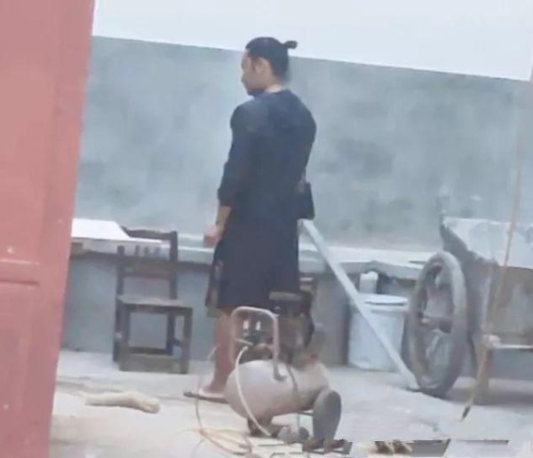 陈志朋第三次来南阳兄弟老家，亲自监督装修重情谊的人，为他点赞